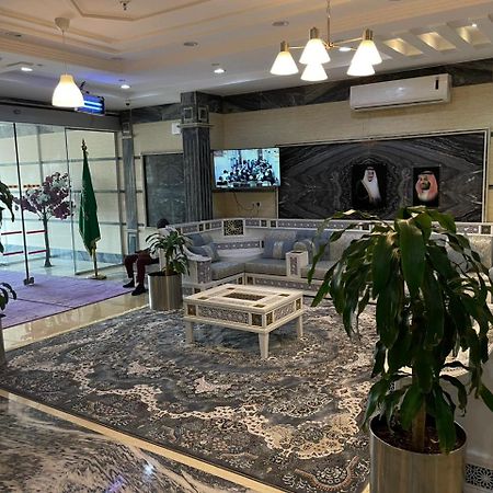 Al Manzil Almutmeez Aparthotel Джеда Екстериор снимка