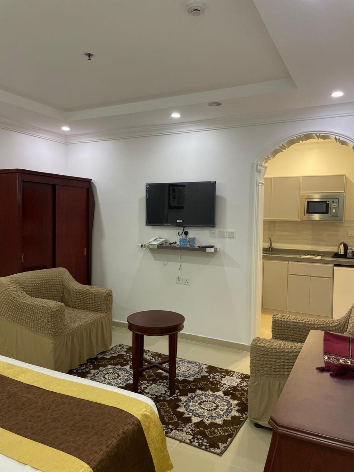 Al Manzil Almutmeez Aparthotel Джеда Екстериор снимка