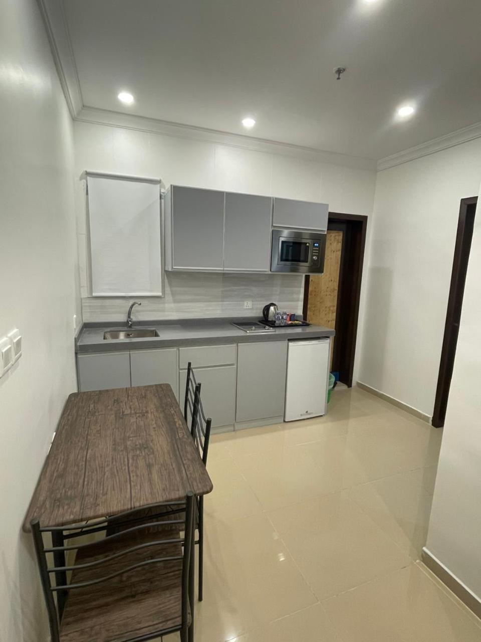 Al Manzil Almutmeez Aparthotel Джеда Екстериор снимка