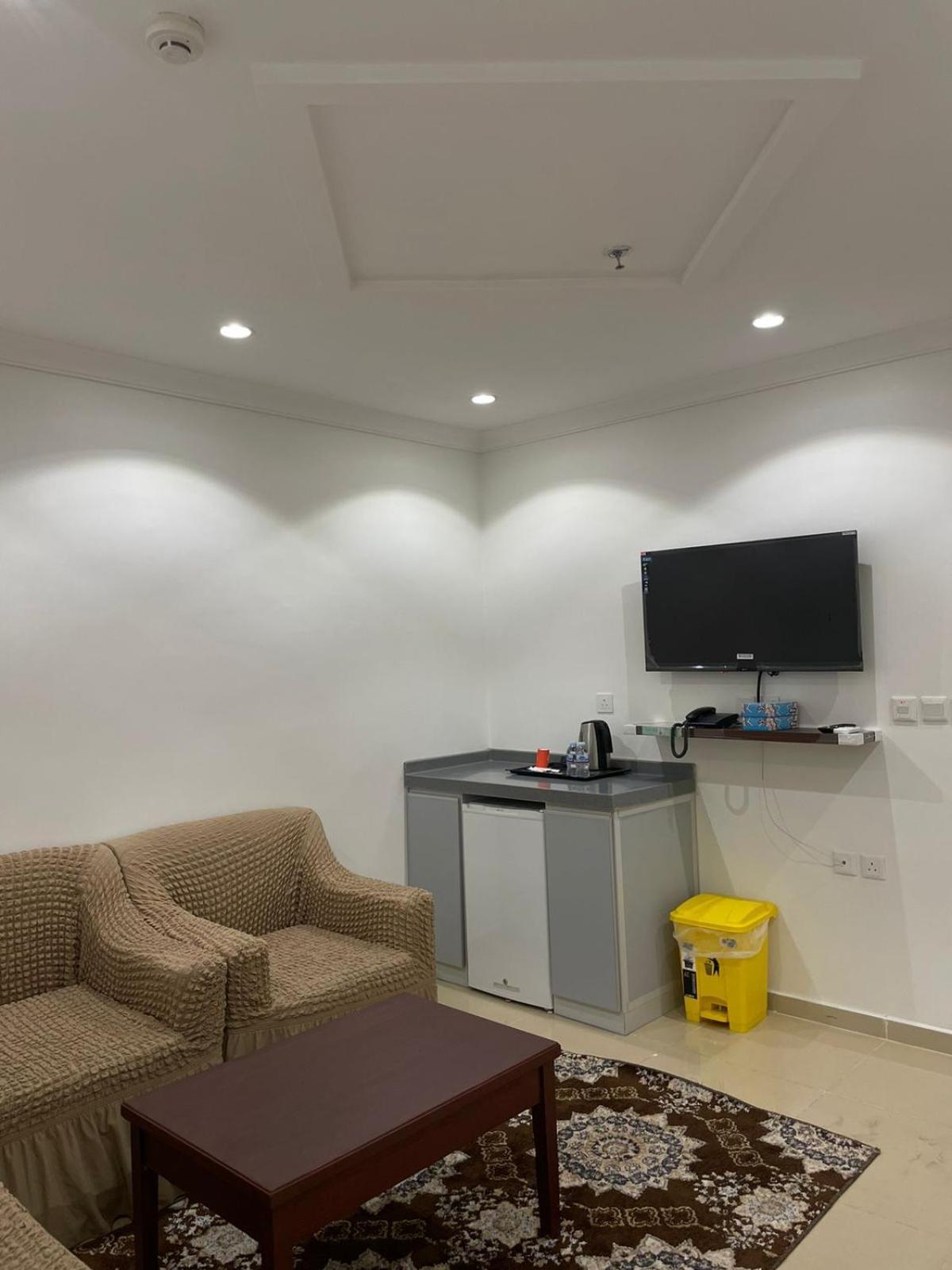 Al Manzil Almutmeez Aparthotel Джеда Екстериор снимка