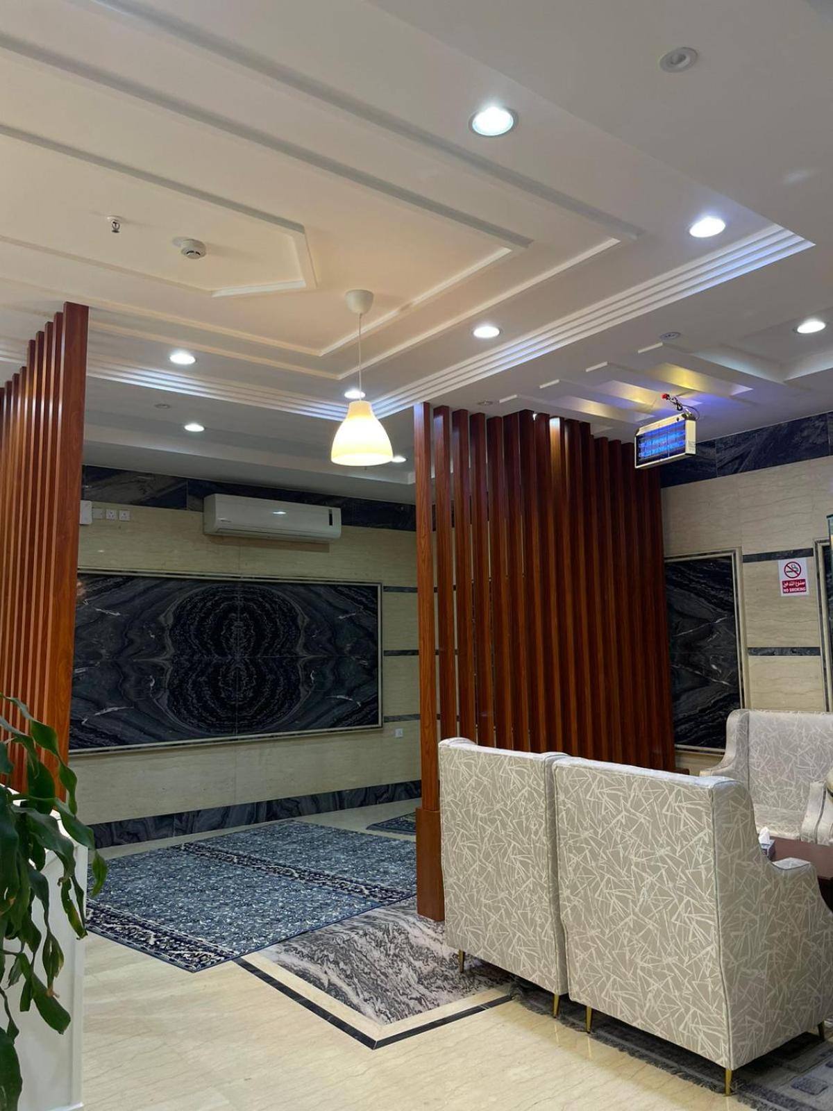 Al Manzil Almutmeez Aparthotel Джеда Екстериор снимка