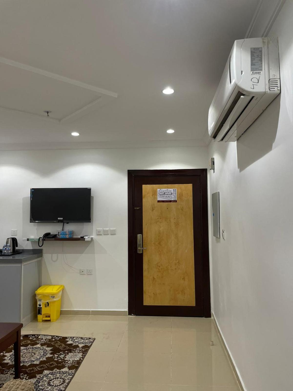Al Manzil Almutmeez Aparthotel Джеда Екстериор снимка