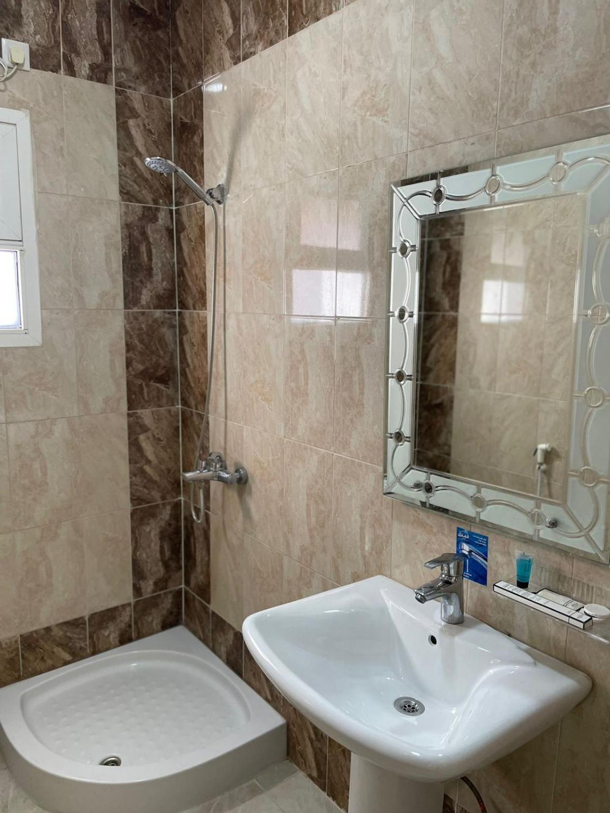 Al Manzil Almutmeez Aparthotel Джеда Екстериор снимка