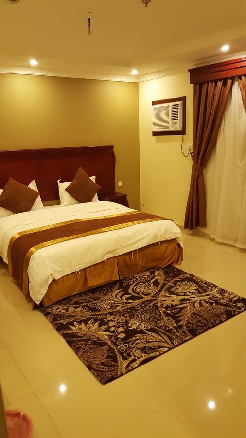 Al Manzil Almutmeez Aparthotel Джеда Екстериор снимка